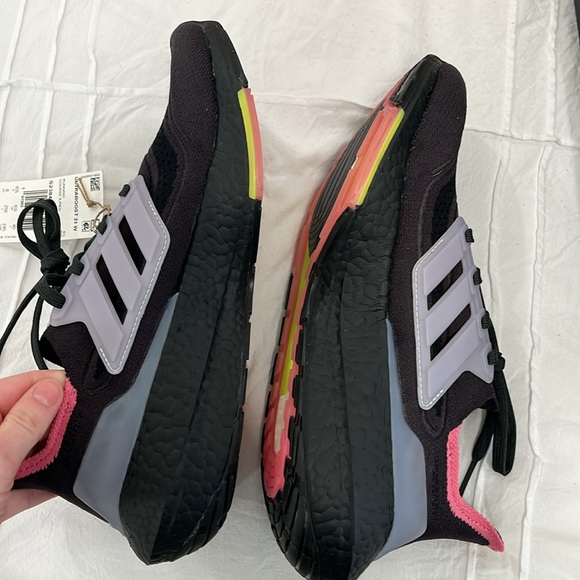 Adidas Ultraboost 21 Women’s 8 - Picture 6 of 9